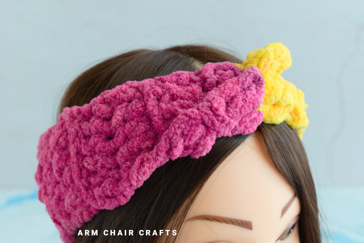 Twist crochet headband.