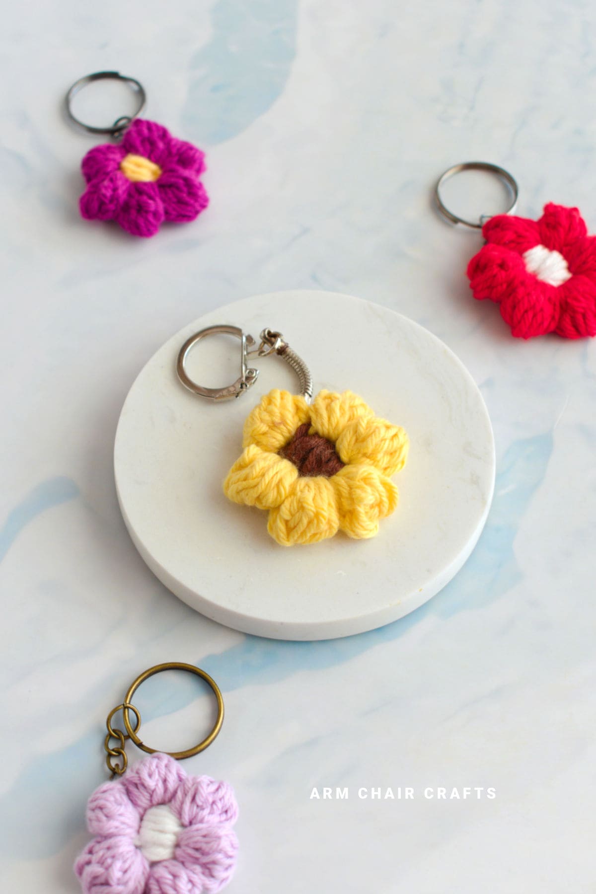 6 petal crochet flower keychain.