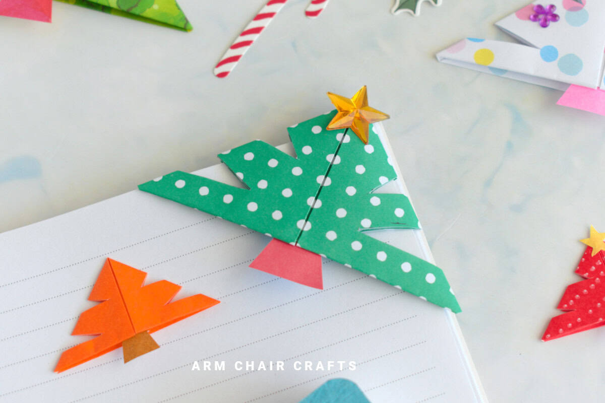 Christmas tree origami corner bookmark.