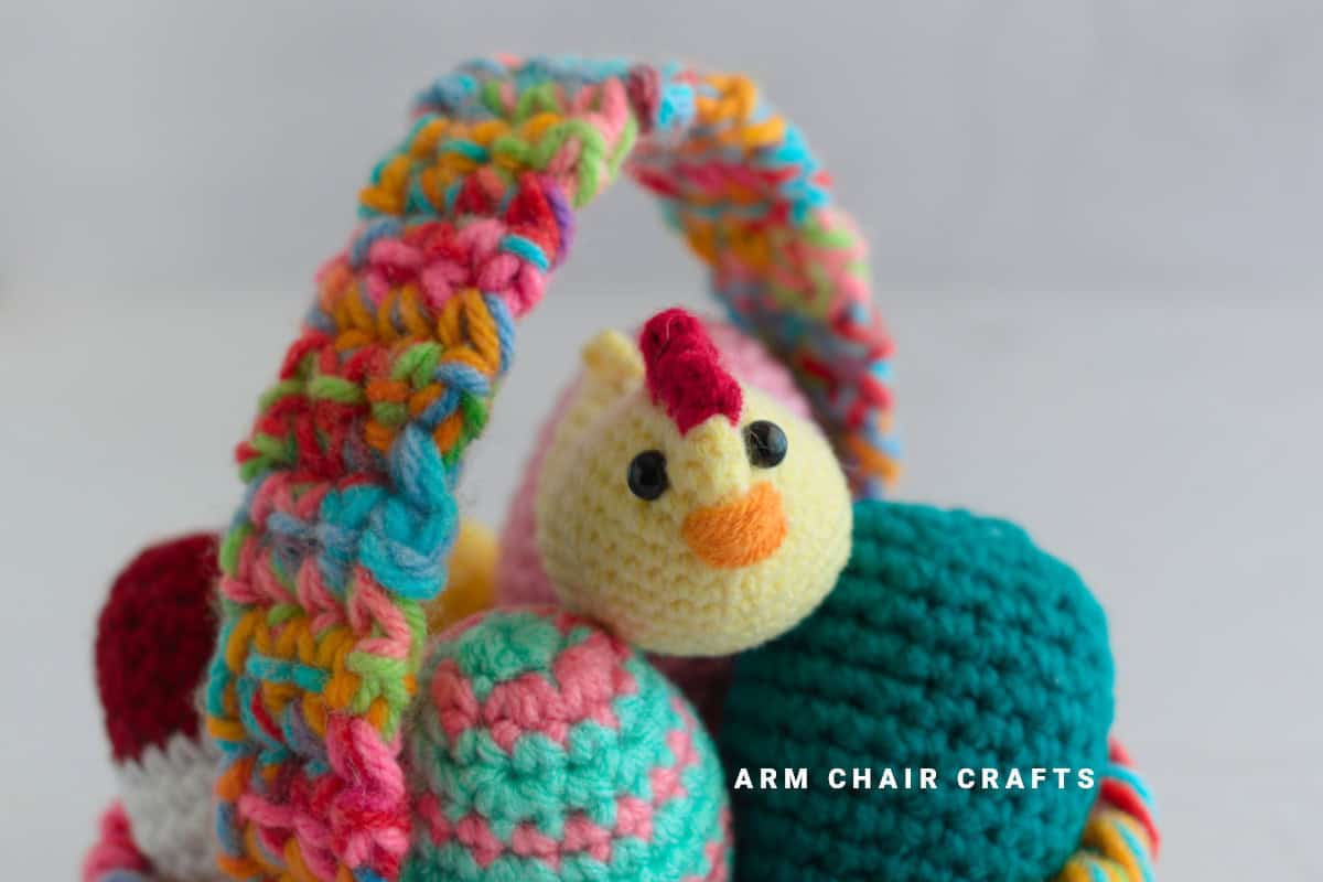Amigurumi chicken in a basket.