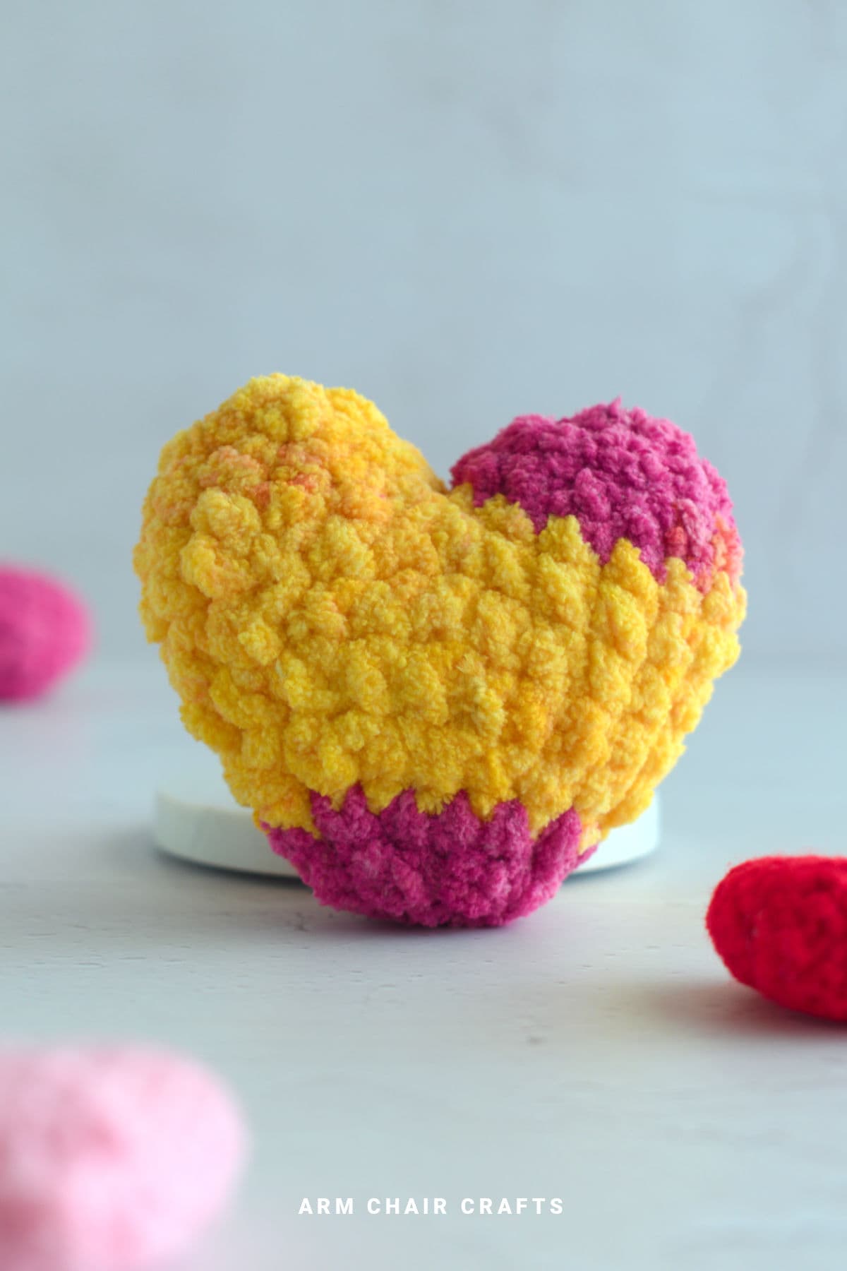Amigurumi hearts.