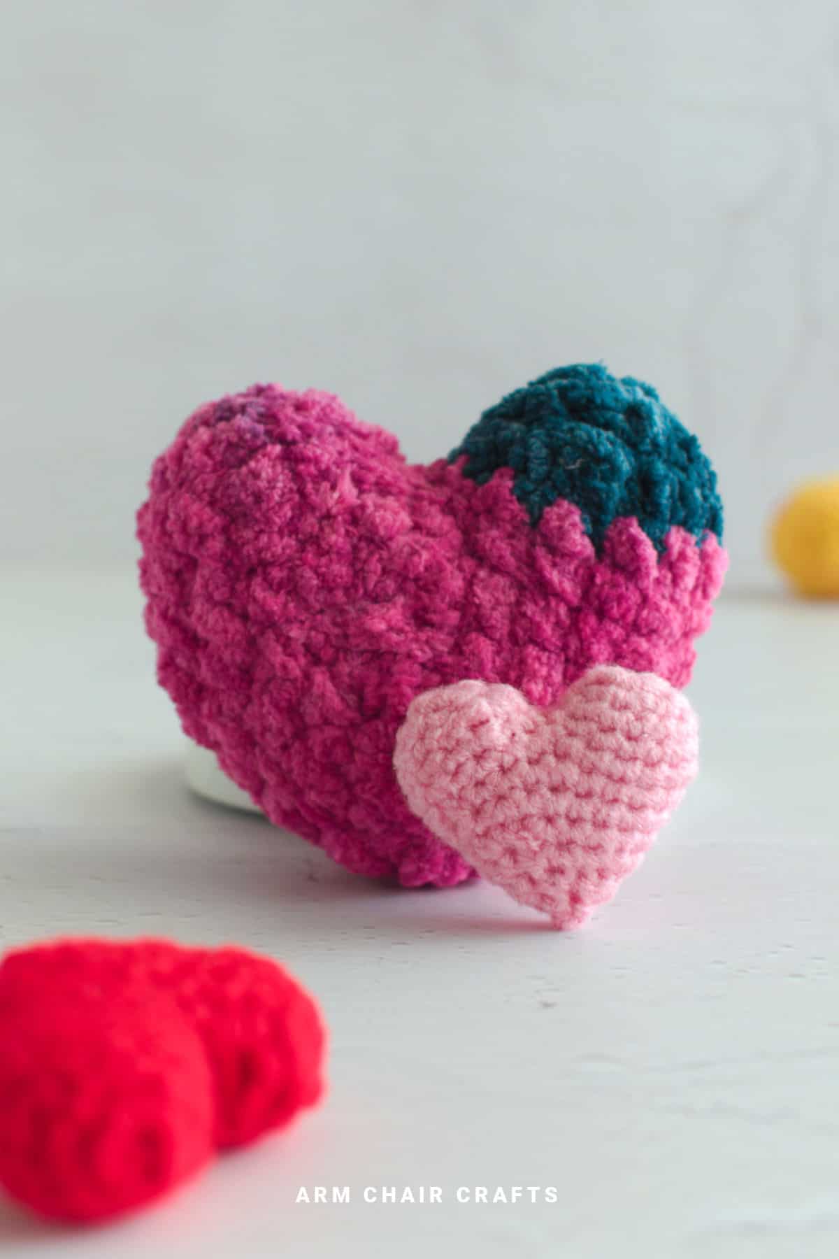 Amigurumi hearts.