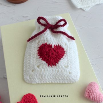 Heart crochet drawstring pouch.