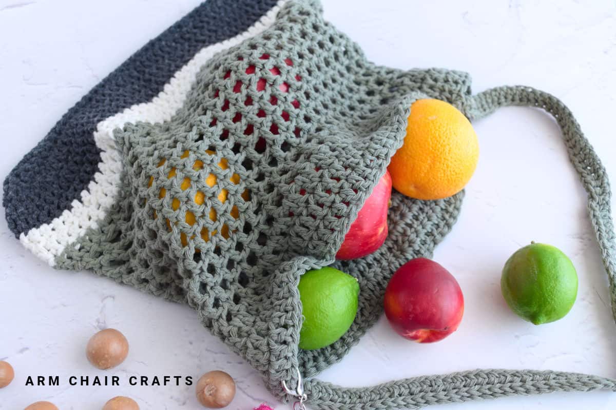 Tote bag with fruit.