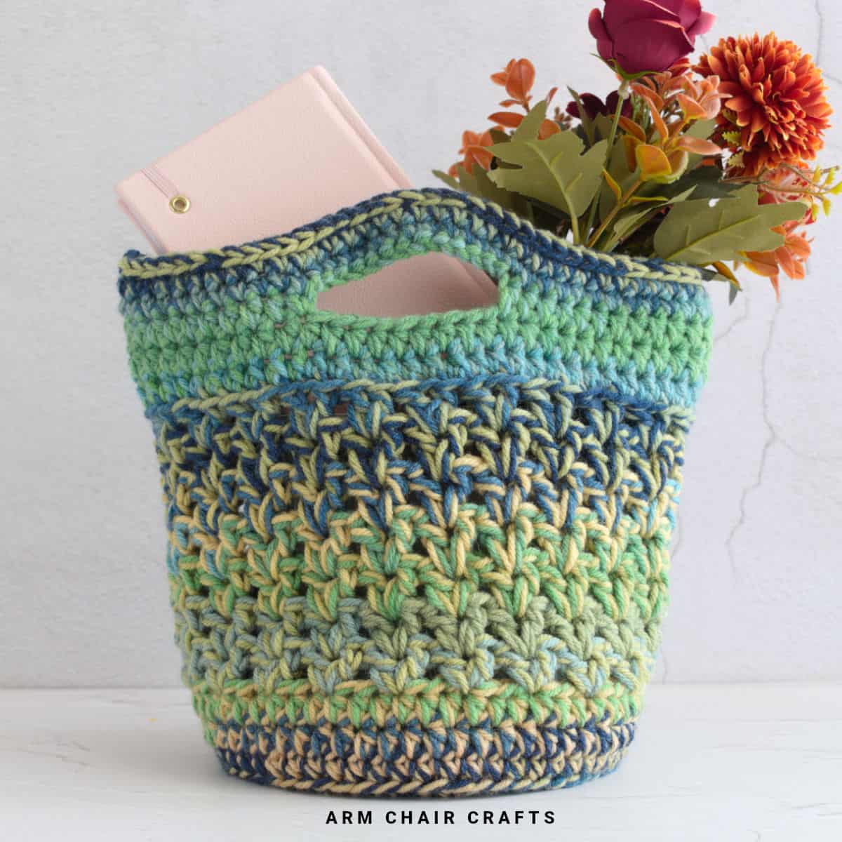 Close up image of the Isla crochet bag.